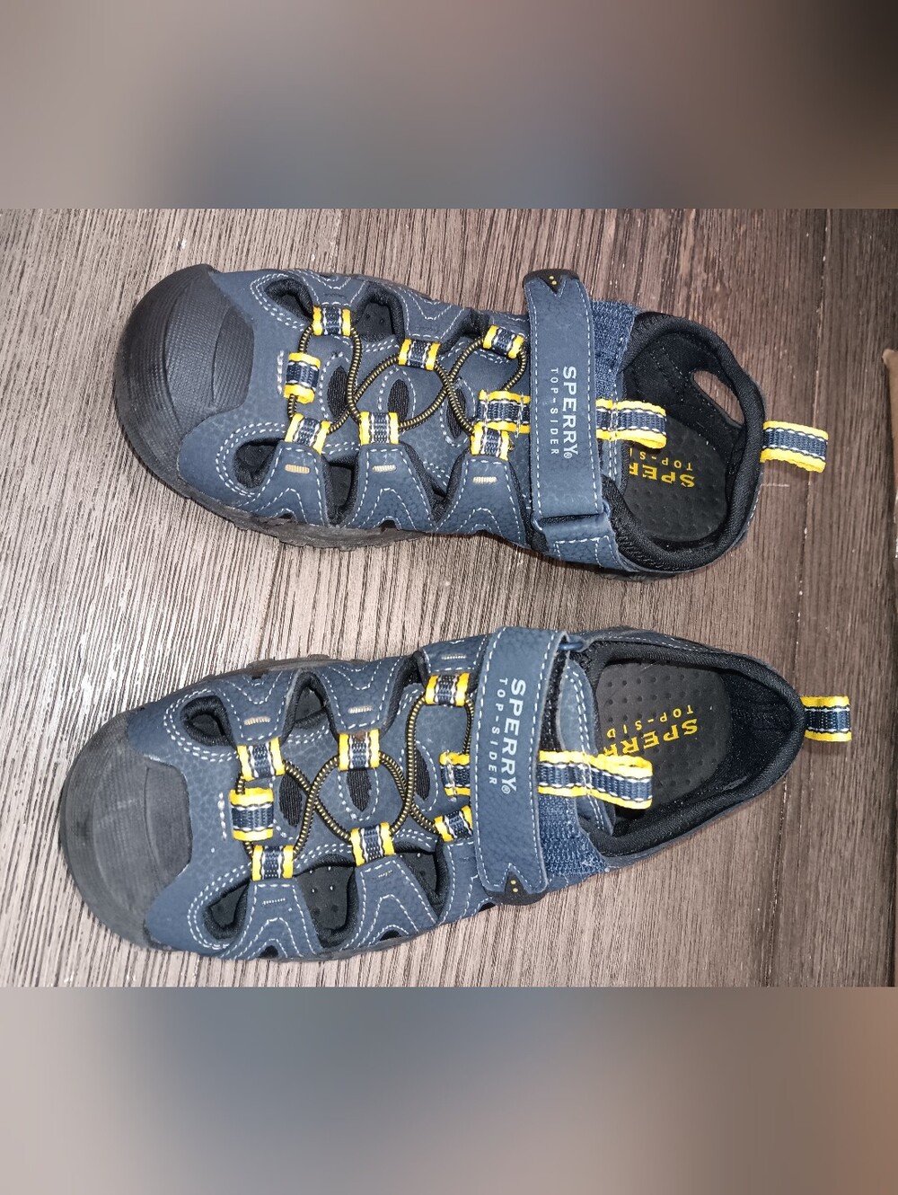 Sperry Boys Size 1, Navy & Yellow Closed-Toe Sandals